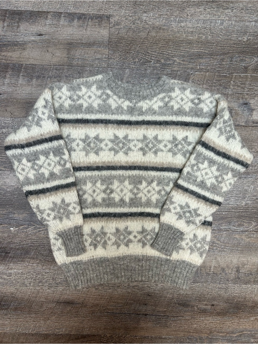 Women's Cream & Gray Snowflake Crewneck Sweater